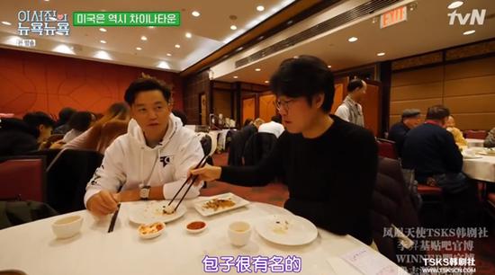 罗PD(右)几乎全程出镜