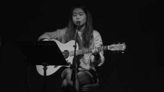 花粥,图源其歌曲《二十岁的某一天》MV
