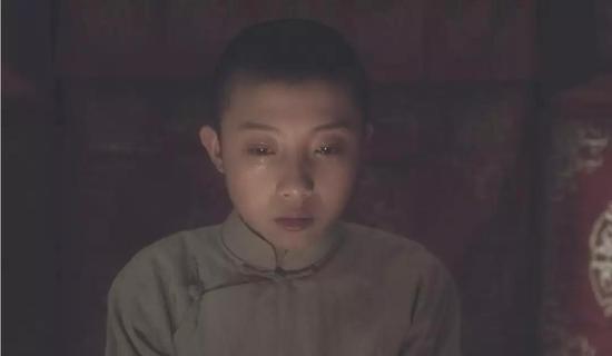 (尹治饰演少年程蝶衣)