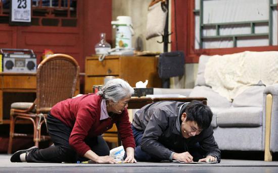 秦昊是公認的演技派演員,在《巔峰對決》決賽中,他飾演的自閉癥兒童極其形象和感人 圖片來自網絡