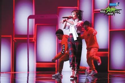 VAVA与GAI同时获得了年度型格歌手大奖。