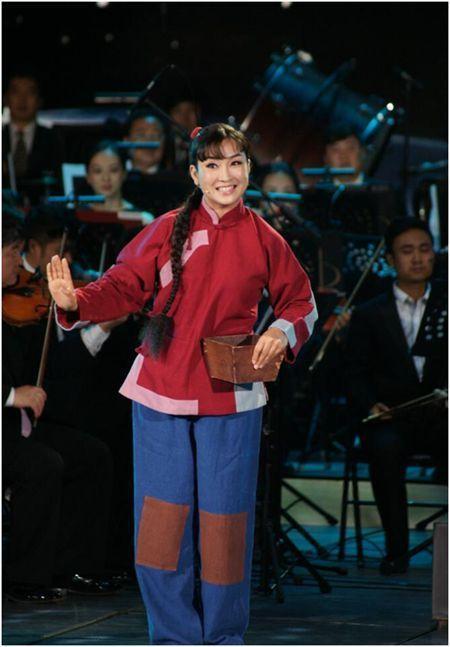 王娜在歌剧《白毛女》中饰演"喜儿"