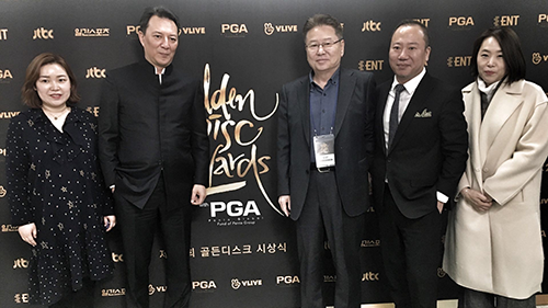 PGA合伙人Thomas Leong（左二）、星世纪影业总经理马雪（左一）、永柏资本副总裁王磊（右二）与活动组办方JTBC PLUS总裁HongSeongWan（左三）先生合影
