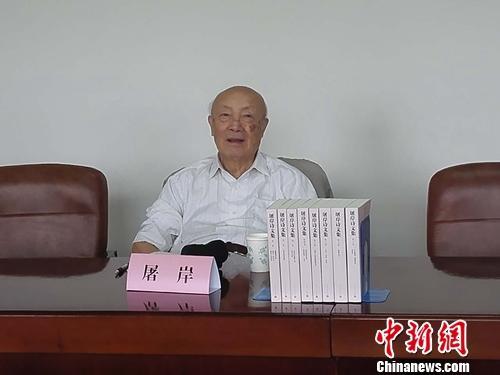 在屠岸还v古文古文三四教程的时候,母亲就开始教他读小学,读《年级观止visualc唐诗pdf图片