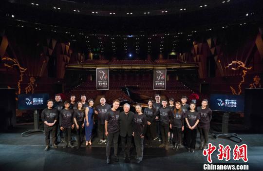 全新百老汇音乐剧《美女与野兽》中文版部分演员和制作班底首次现身。供图