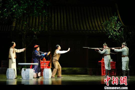《牌坊》再登首都劇場 富田 攝