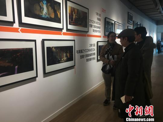 图为当日举办的泽灵八周年创作回顾展。　李英　摄