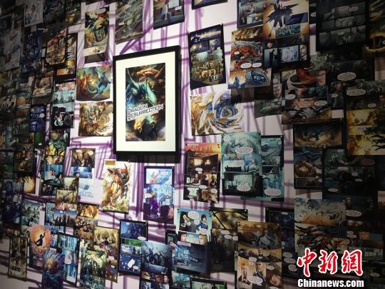 图为当日展出的泽灵动漫作品。 李英 摄