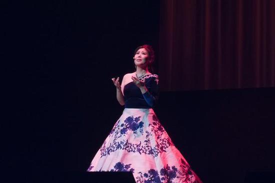 王蓓蓓在伦敦O2剧场演唱《中国梦》