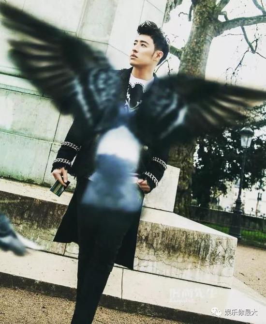 ins爱豆｜李宇春蕾丝短裙反转魅力 钢铁侠C位吸睛