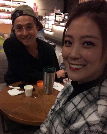 5566开唱当晚王少伟缺席 原是咖啡厅合体这位女神