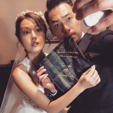 杨祐宁日前PO出与新娘的合照,一度让粉丝误会,但后来证实照片中的女生是他姐姐。