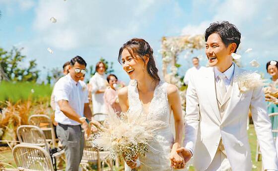 黄翠如和萧正楠远赴巴厘岛举行婚礼