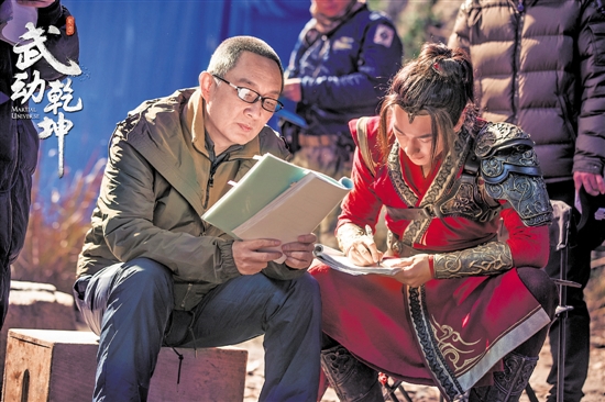 张黎在片场指导杨洋