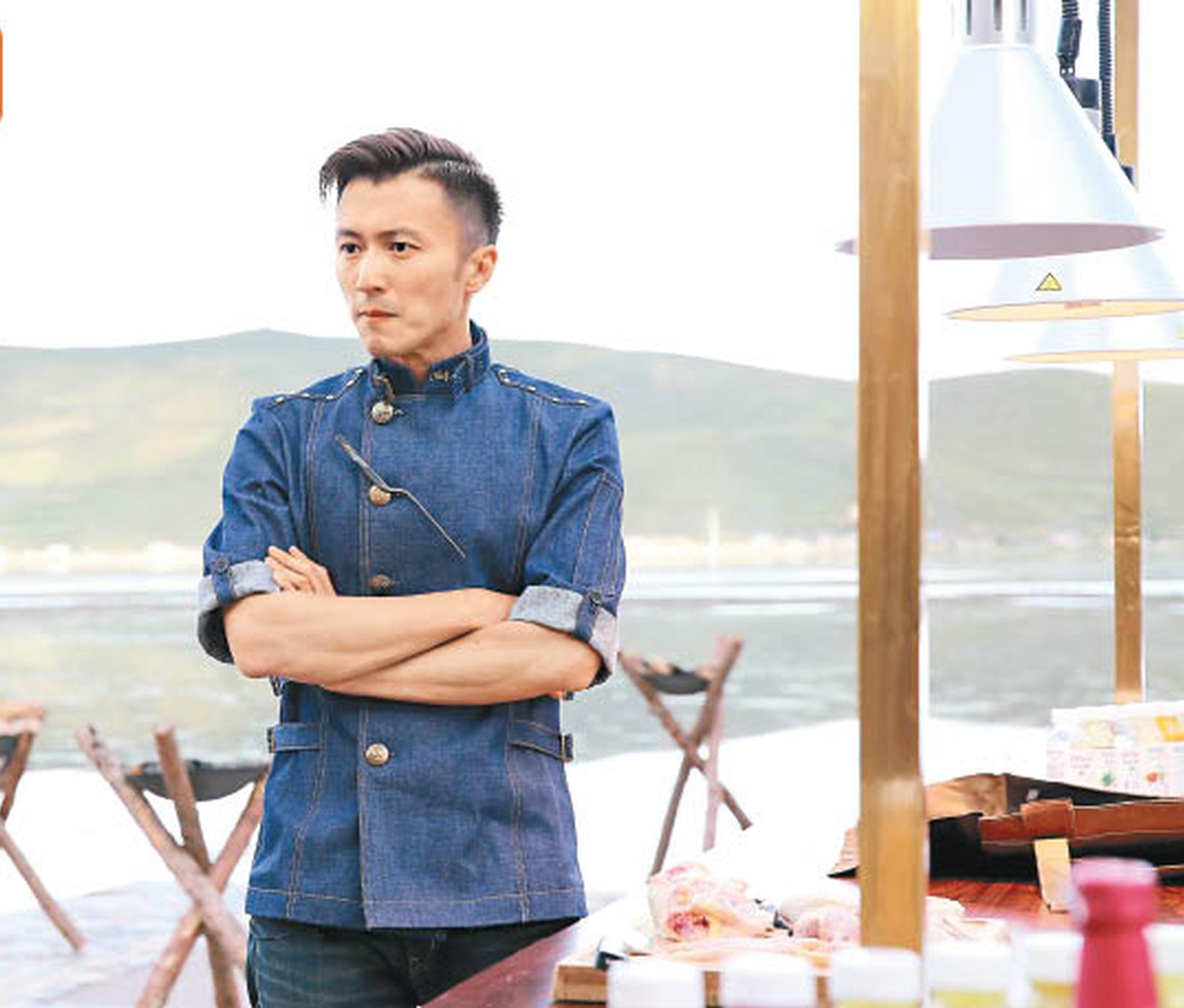 霆锋换衣被偷拍报警 惊曝与王菲情侣纹身