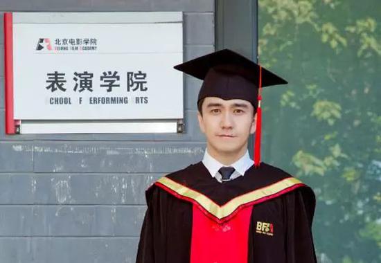 知名演员翟天临近日因涉嫌学术造假等一系列问题持续受到关注。