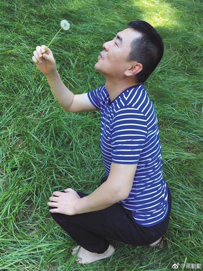 两人不同框秀恩爱