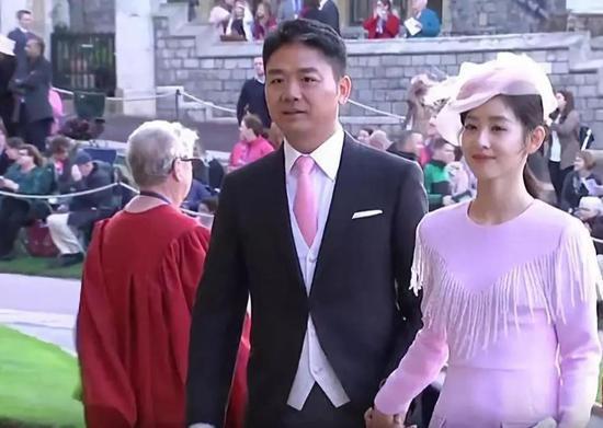 刘强东配偶干预英国女天孙女婚典