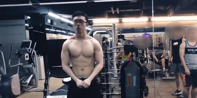 孙安佐晒健身视频