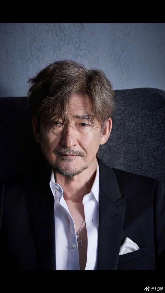 张翰晒老年妆自侃赶时髦 前后对比差别大认不出