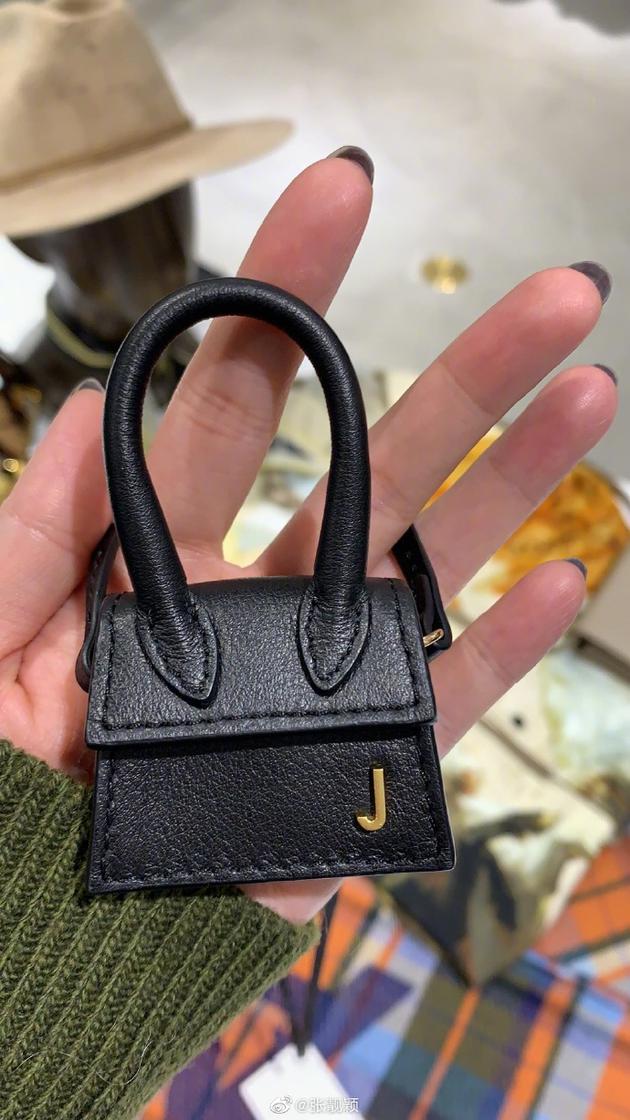 張靚穎曬超級迷你包