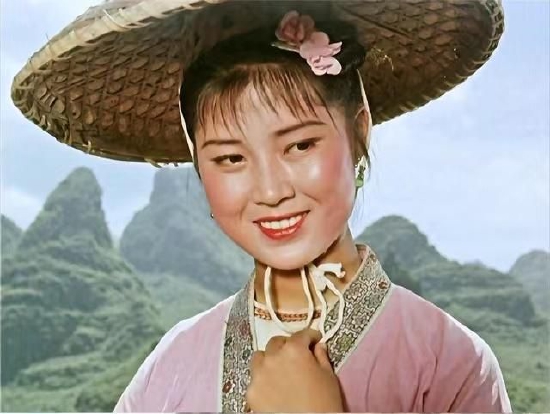 黄婉秋