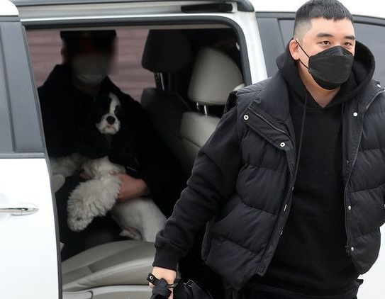 韩媒爆料绯闻女友柳惠媛送胜利参军