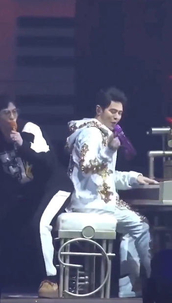 萧敬腾周杰伦抢座位