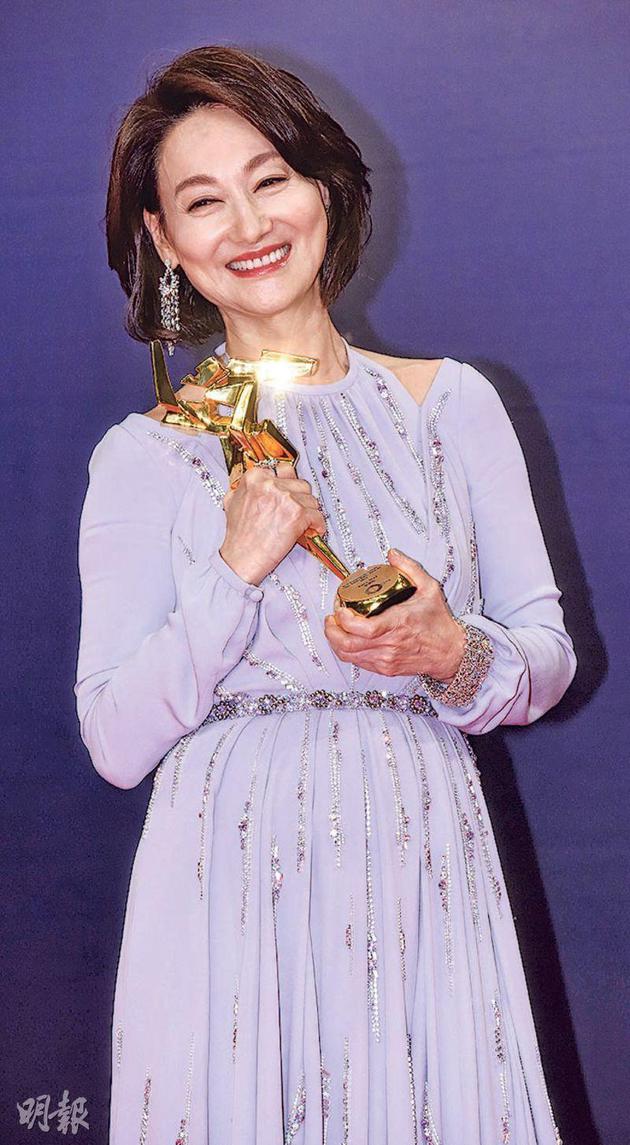 惠英红凭《翠丝》夺最佳女配角,第三次在亚洲电影大奖上得奖。