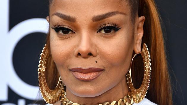 珍妮杰克逊因儿子战胜抑郁症:听他学说话最幸福