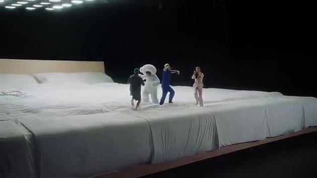 赛琳娜新歌MV