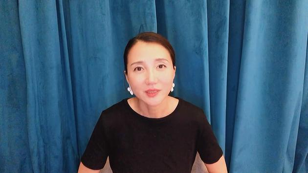 阿朵为宋小女唱歌:你是强大可爱又坚强的女性