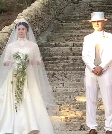 金星与老公在意大利举行复婚婚礼 穿白纱圣洁唯美