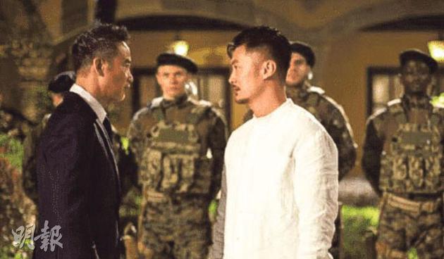 任达华（左）饰演的青帮人物“白老大”，在王晶版《卫斯理》被改成国际刑警。