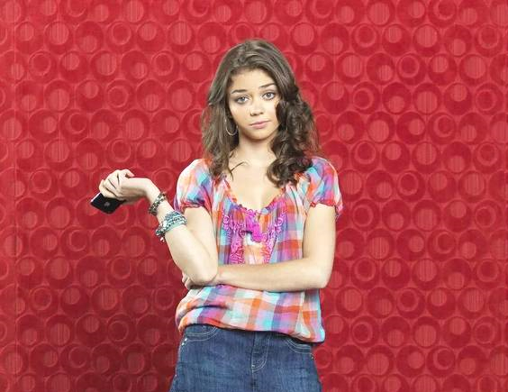 演员萨拉·海蓝德（Sarah Hyland）