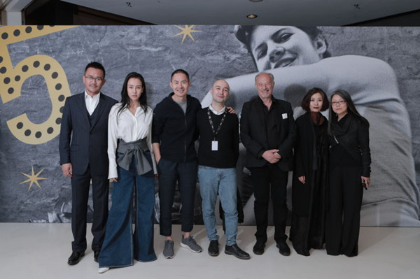 左起:王学兵、母其弥雅、章明、戛纳“导演双周”选片人Benjamin Ilos、“导演双周”主席Edouard Waintrop、刘丹、沈旸
