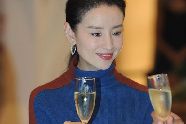 曼联下赛季球衣-爱游戏App官方下载入口-爱游戏