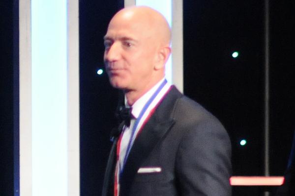 电子科大跳楼-爱游戏app（中国）官方网站下载_ayx体育app下载