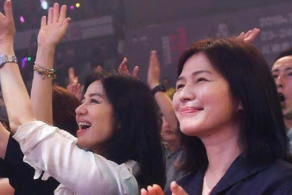 阿迪达斯清风系列