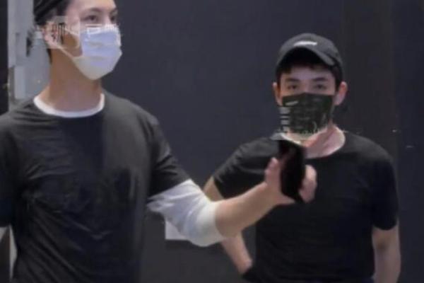 华商头条|陈伟霆李易峰朱一龙春晚联排后玩密室 被网友偶遇