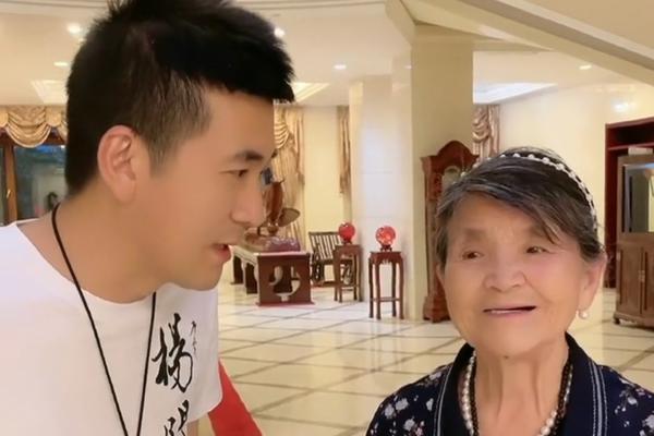 黄圣依杨子豪宅曝光 装修风格似宫殿大到说话有回音