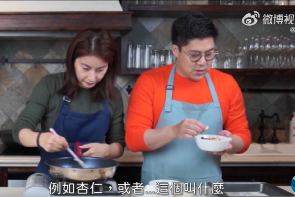 郭晶晶霍启刚情人节做雪花酥 夫妇二人互动甜蜜温馨有爱