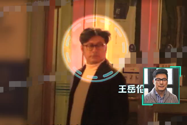 王岳伦深夜送美女回家 返回途中遭遇车辆剐蹭