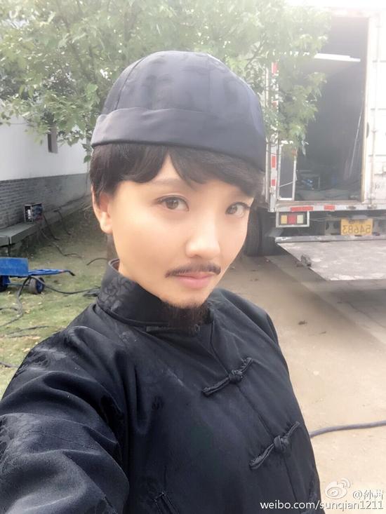 孙茜新戏反串男装
