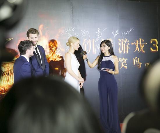 《饥饿游戏3：嘲笑鸟（下）》首映