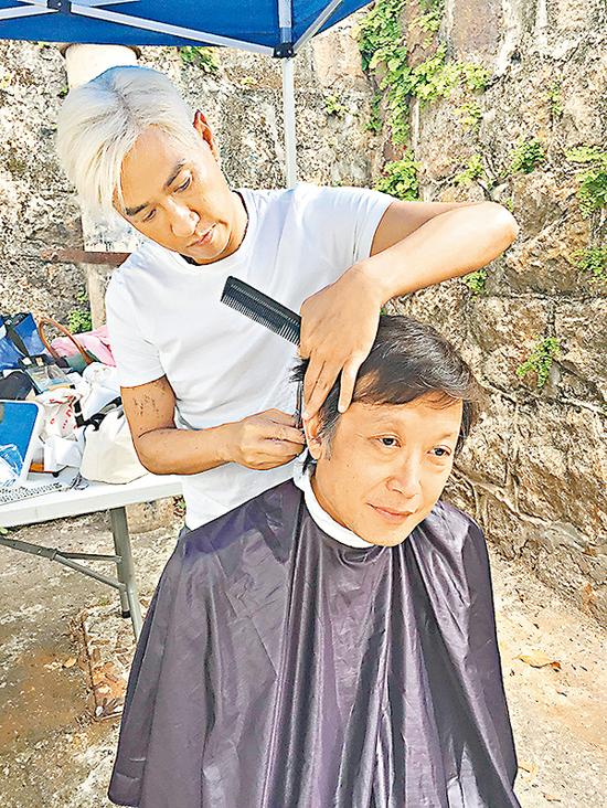张家辉自导电影邀刘伟强 亲自为其剪发|张家辉