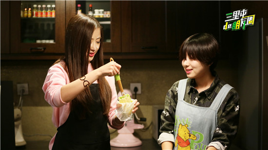 蒋羽熙学做杯子蛋糕