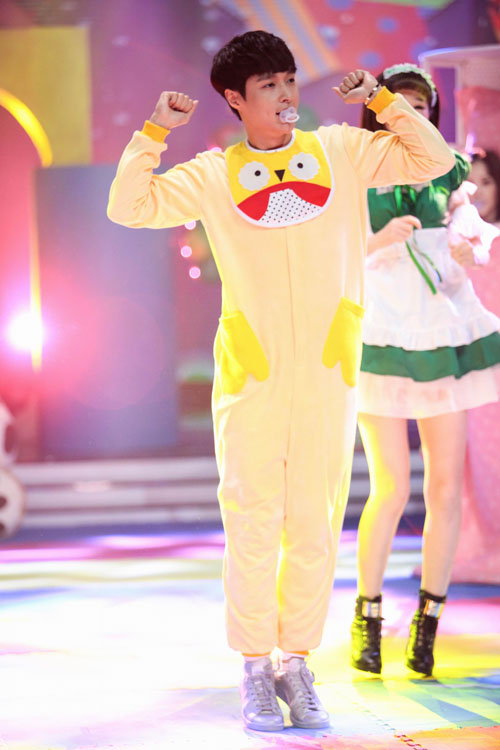 《快本》张艺兴变身萌宝 情话大放送|张艺兴|快乐大本营|何炅_新浪娱乐_新浪网