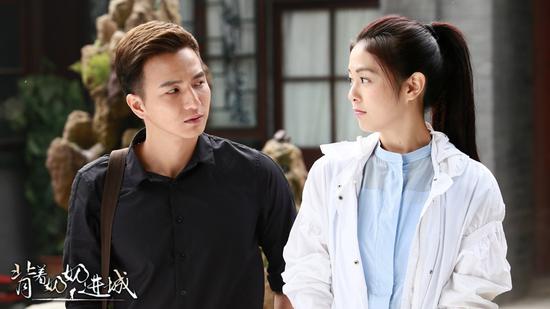 《背着奶奶进城》喜婆与儿孙牵动人心|背着奶奶进城|嘎子_新浪娱乐_新浪网