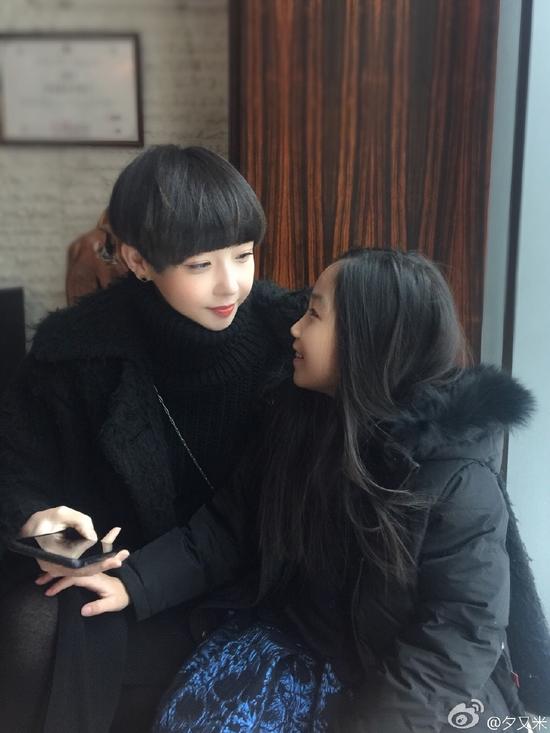 高晓松前妻和女儿对视有爱
